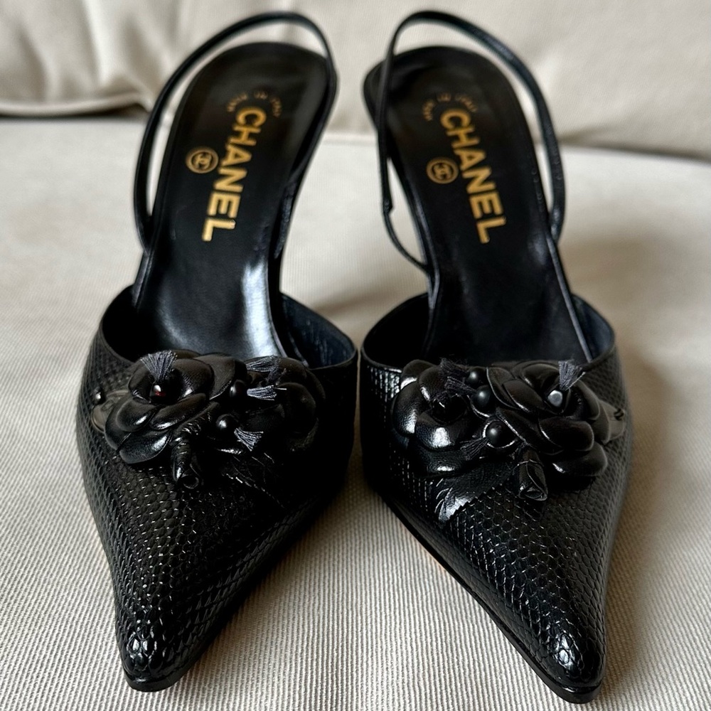 CHANEL Black Exotic Lizard skin with Camellia Slingbacks Pumps, IT 38.5